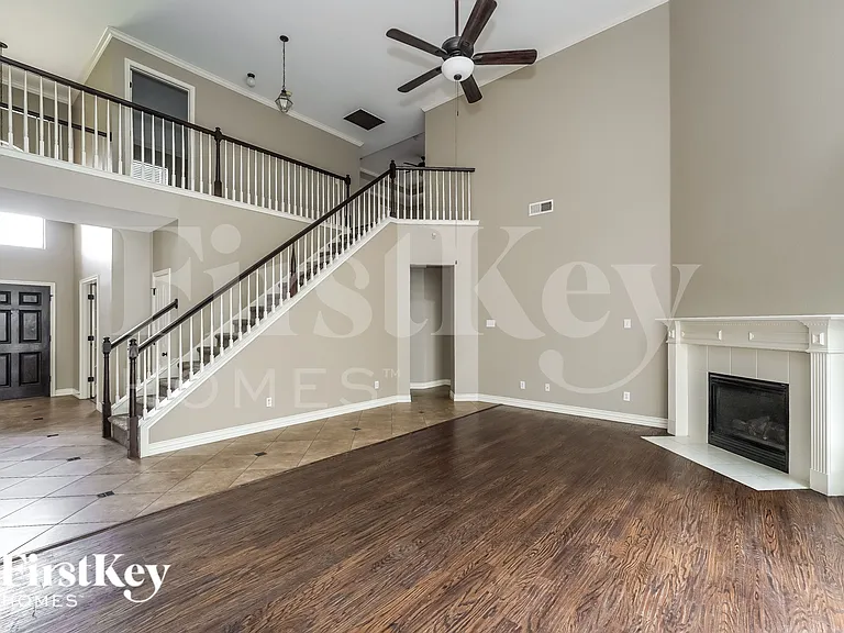 1321 Lyra Ln — Photo 3