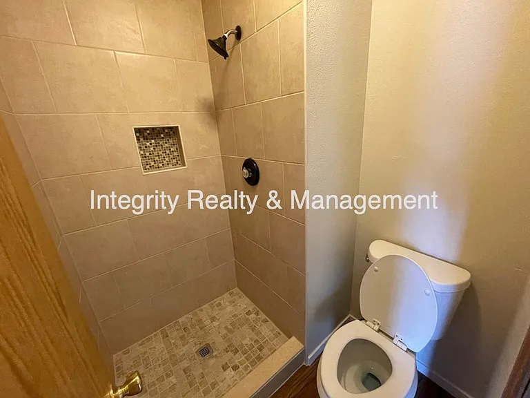 2626 E Nichols Cir — Photo 7