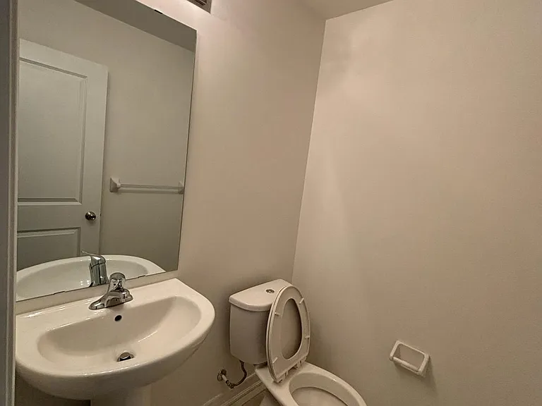 504 Littlewood Ln — Photo 13