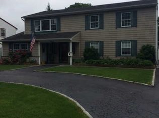 1473 2nd St, West Babylon, NY 11704