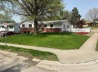 5421 S 91st St, Omaha, NE 68127