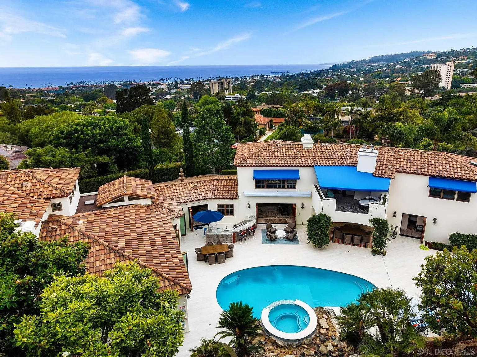 6 bed, 7.5 bath, 6554 sqft, $95,000 — Photo 2
