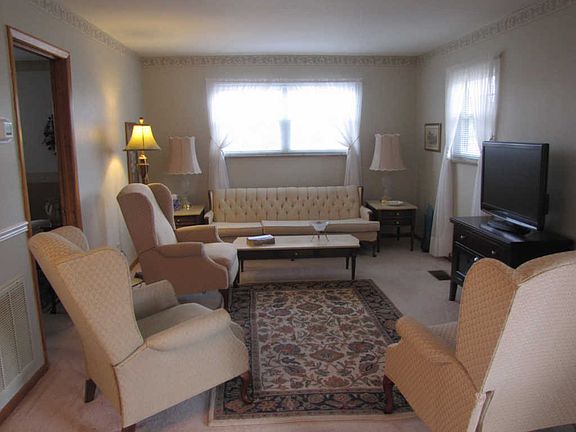3rd image of 2251 Pinecrest Cir