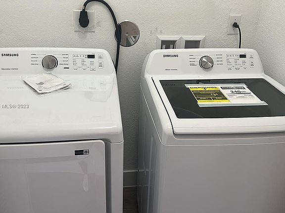 5th image of 15772 SW 136th St