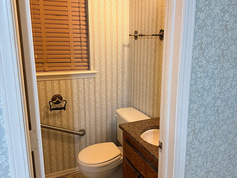 202 Burkle Ave #1 — Photo 10