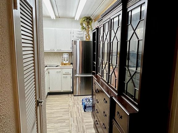 4th image of 1950 N Andrews Avenue #102d