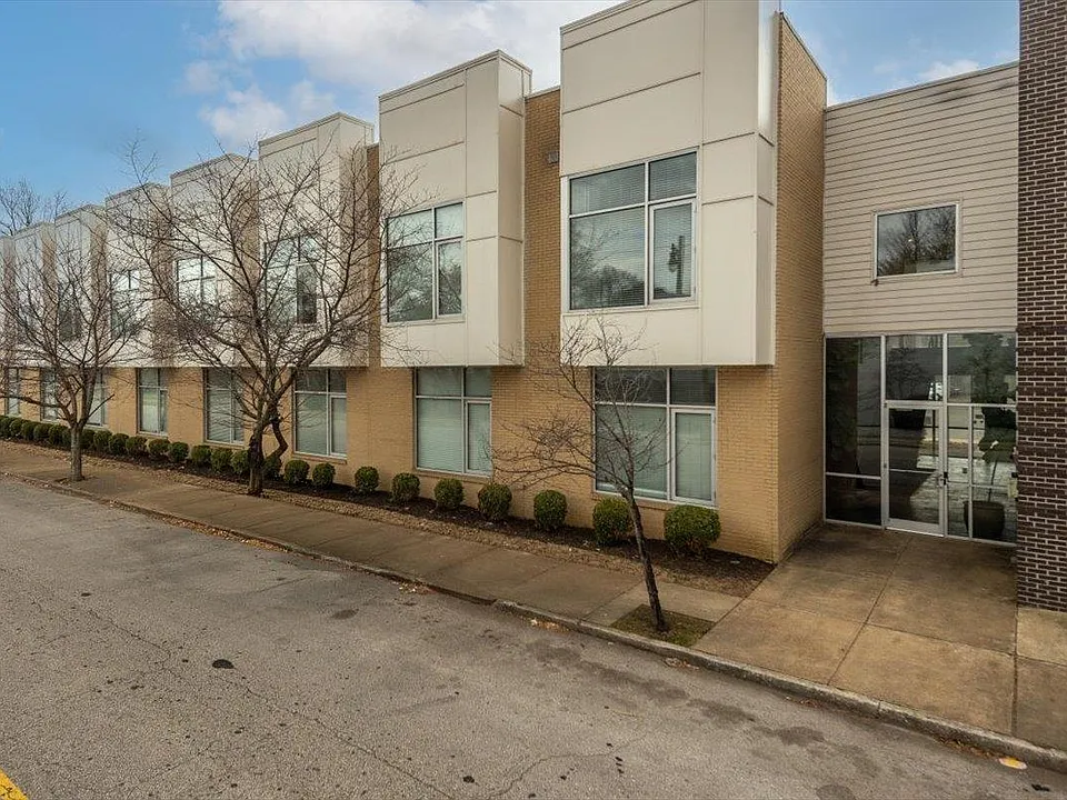 2263 Young Ave E #212