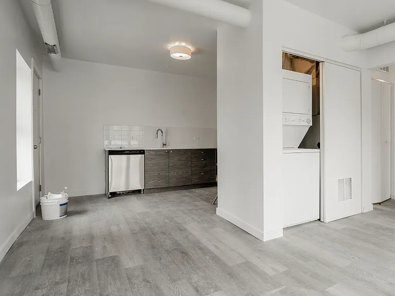 1712 W Glenlake Ave #3E — Photo 2