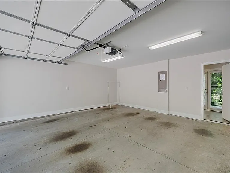 733 Taylor Ct NE — Photo 46