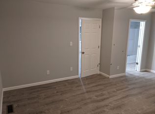 422 S Austin Springs Rd, Johnson City, TN 37601