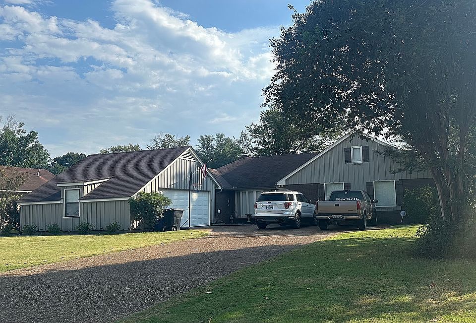 1st image of 205 Wildwood Dr