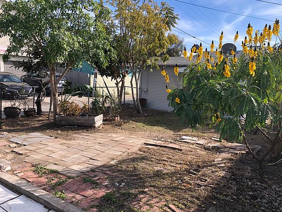 4th image of 2520 Lincoln Ave