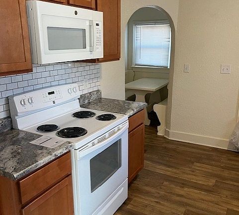 3rd image of 2302 Wyoming Ave