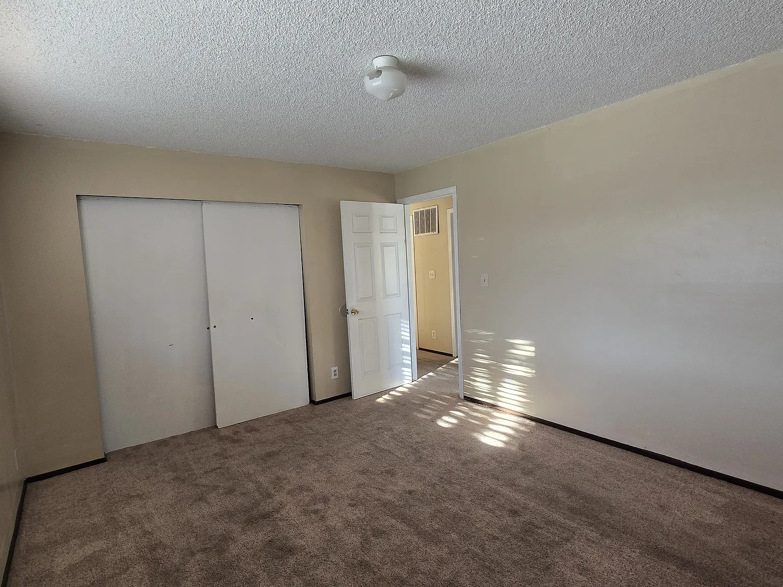 2 bed, 1.5 bath, 1250 sqft, $1,375 — Photo 4