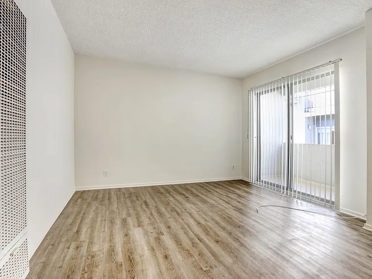 1705 Purdue Ave in West LA - near Sawtelle restaurants — Photo 5