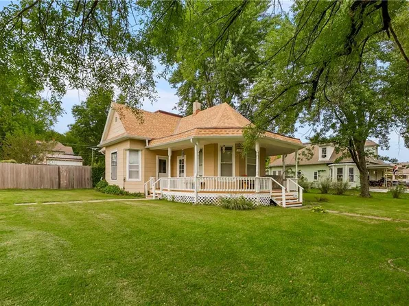1312 SW Clinton St, Oak Grove, MO 64075