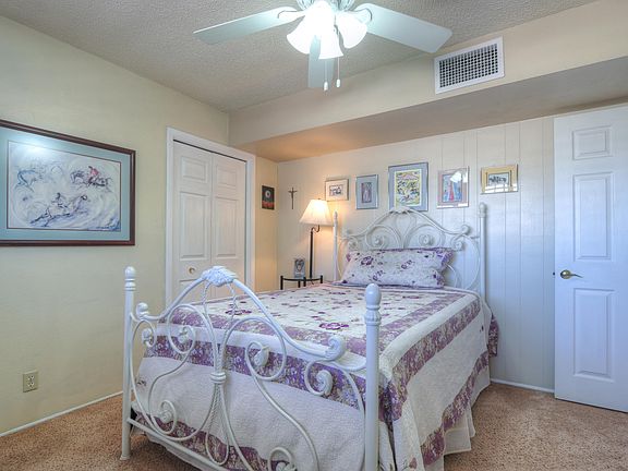5th image of 714 E Manor Dr
