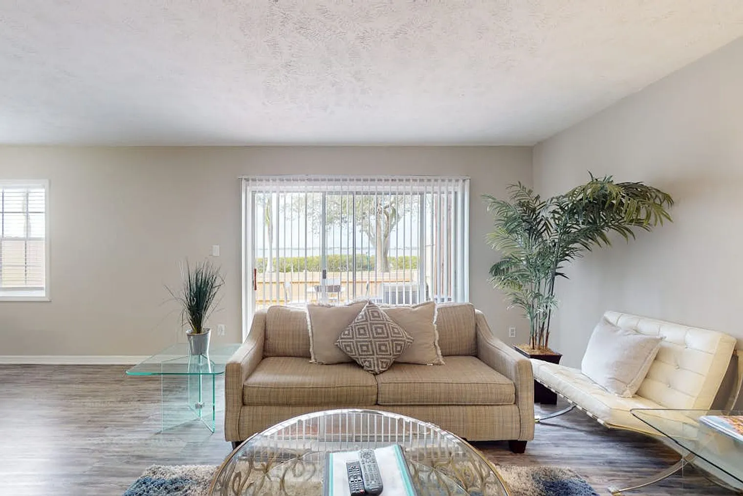 2 bed, 1.0 bath, 1033 sqft, $2,511 — Photo 3