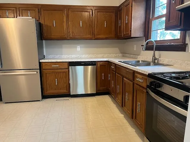 11551 Edinburgh Rd — Photo 10