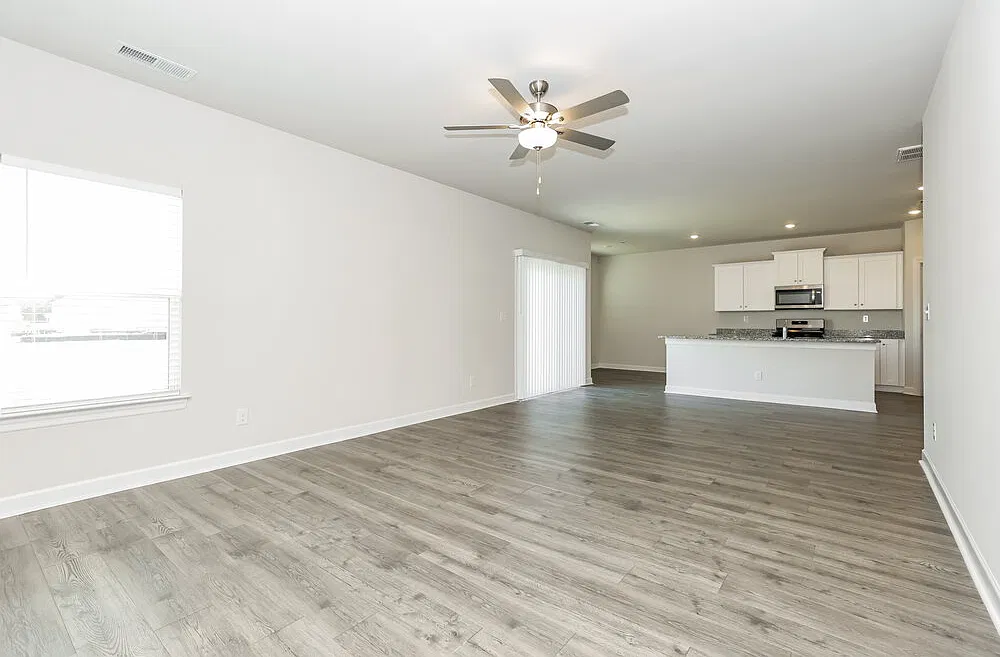 4 bed, 2.5 bath, 2320 sqft, $2,500 — Photo 4