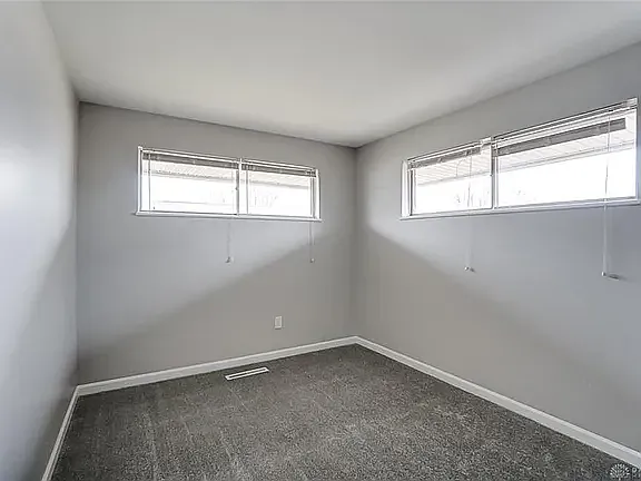 5543 Barnard Dr — Photo 32