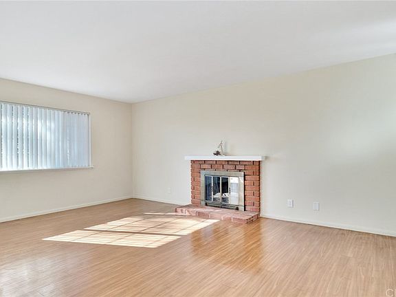 4th image of 1356 W Rosewood Ct