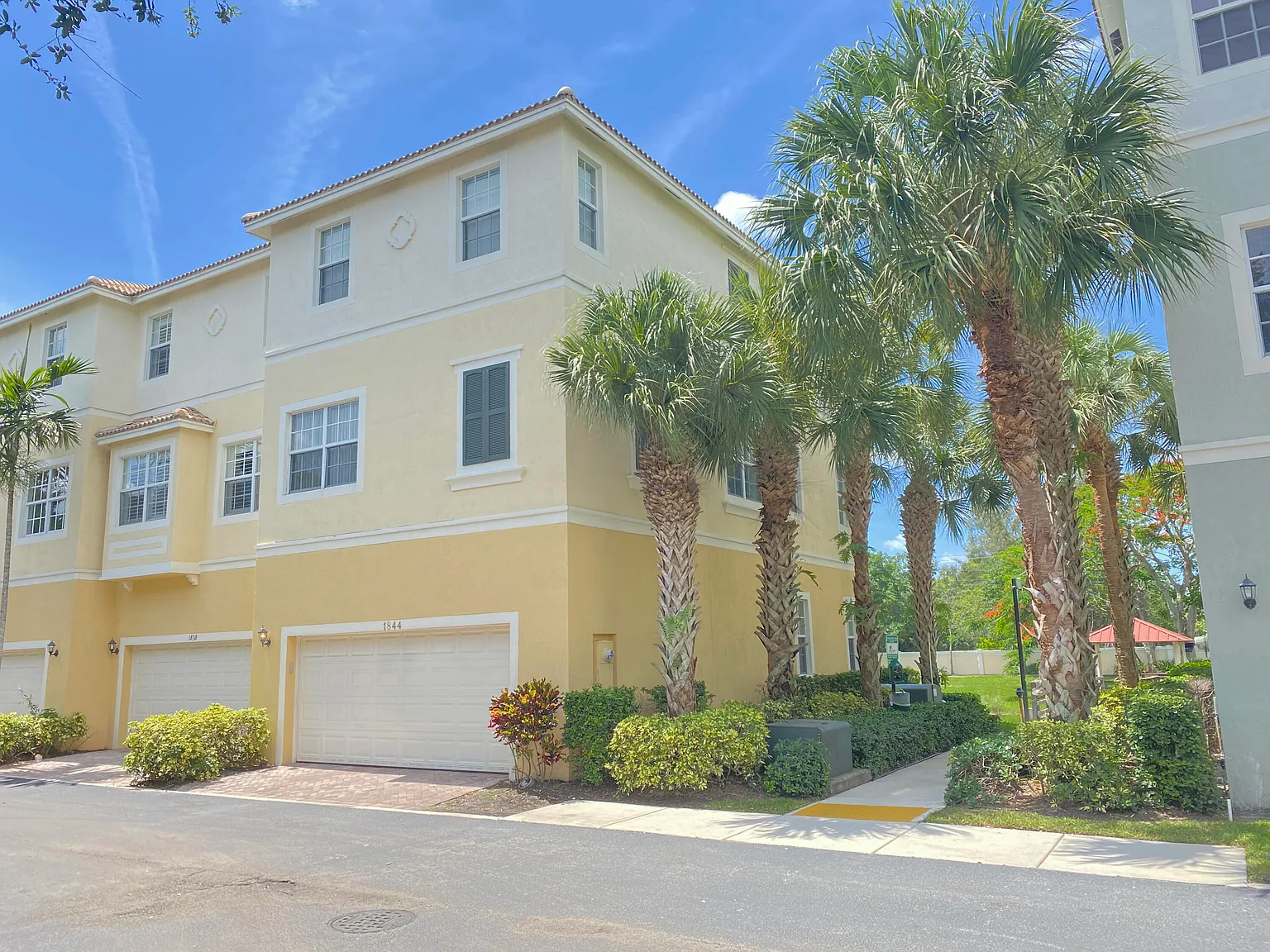 3 bed, 4.0 bath, 2143 sqft, $3,600 — Photo 3