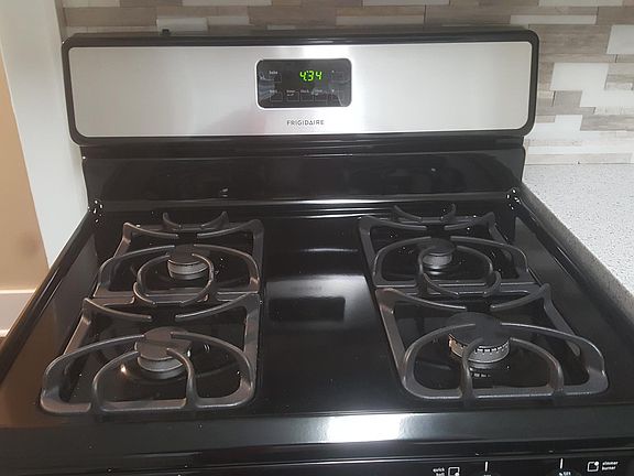 4th image of 4820 Burt St Floor 2