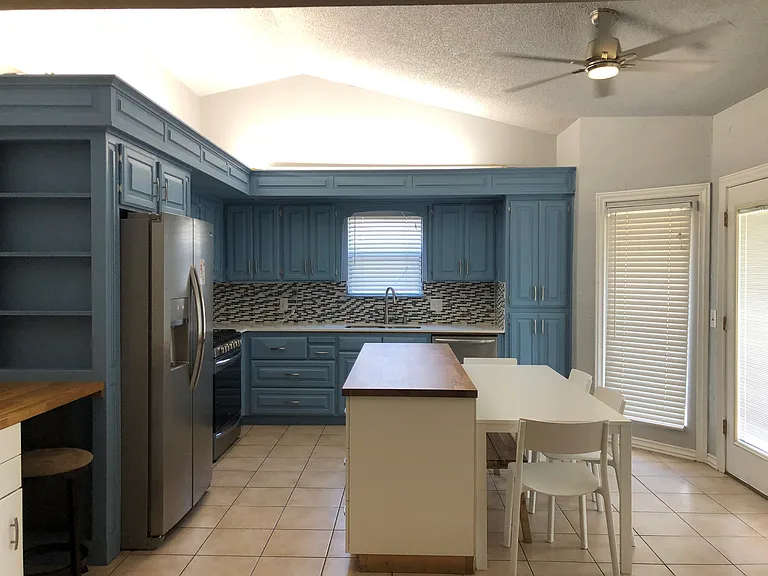 2208 NE 10th St — Photo 19