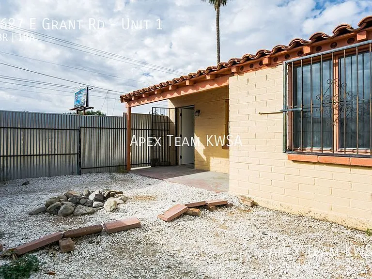 2627 E Grant Rd #1 — Photo 24