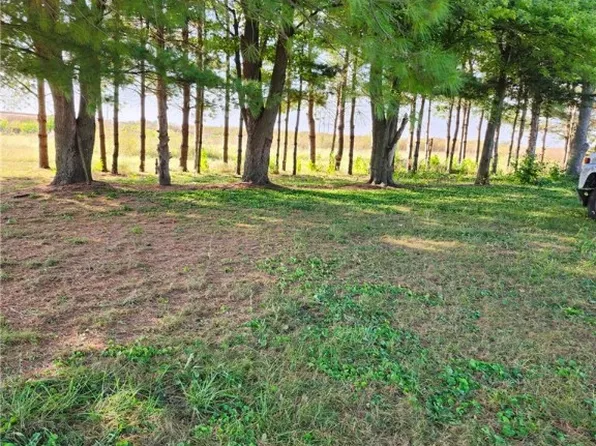 9604 W Hampshire Rd, Warrensburg, IL 62573