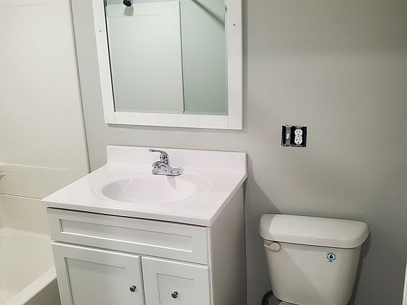 4th image of 5321 Broadway St #B