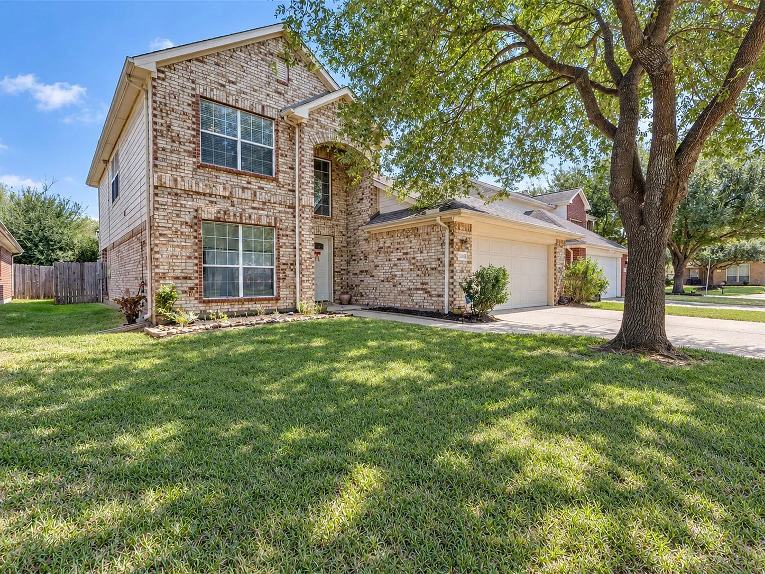 4 bed, 2.5 bath, 2174 sqft, $2,550 — Photo 2