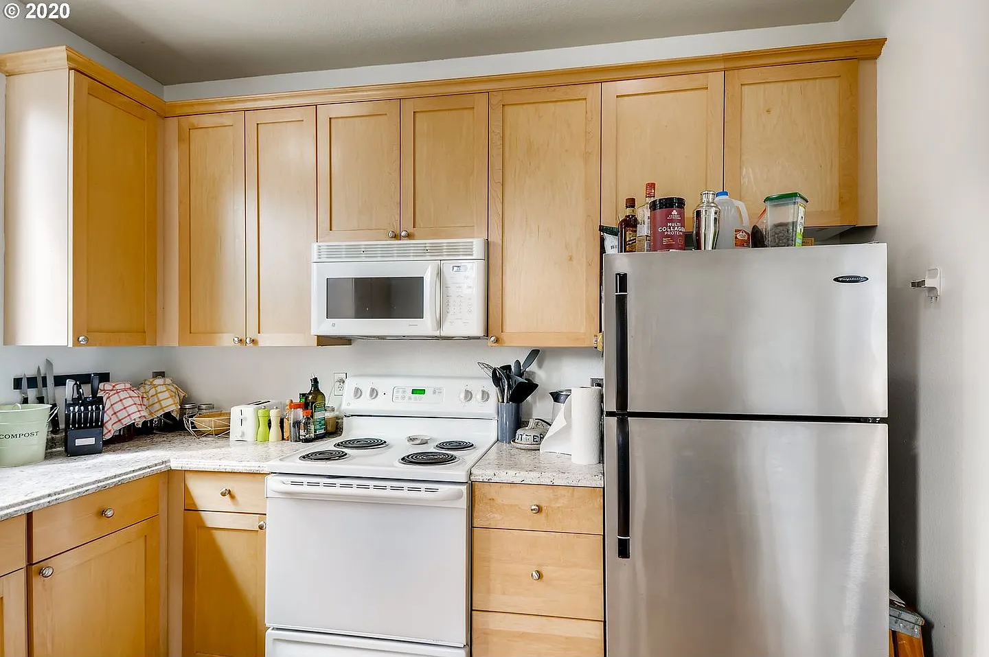 Fantastic Woodlawn Neighborhood Townhouse — Photo 4
