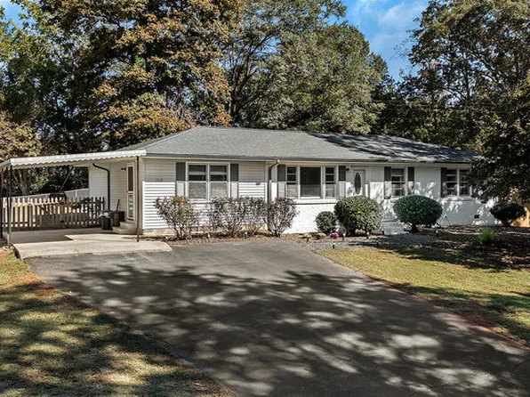 2024 Corinth Dr, Seneca, SC 29672