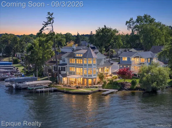 51 Crescent Ave, Lake Orion, MI 48362