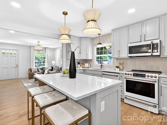3rd image of 4408 Ivanhoe Pl