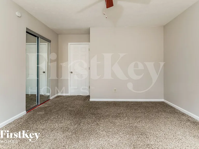 2324 Sussex Ct — Photo 12
