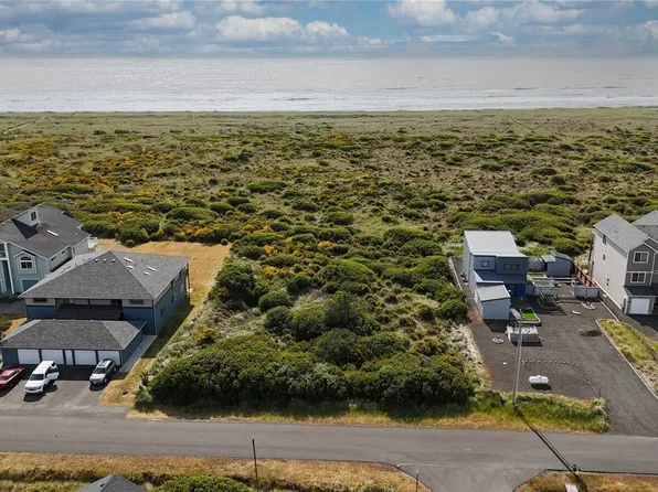 1017 S Sand Dune Ave SW, Ocean Shores, WA 98569