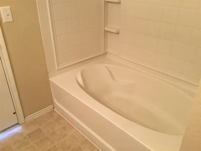 9109 Chisholm Trl — Photo 11