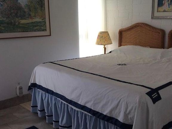 Can be furnished or unfurnished 
Can set up a king size bed