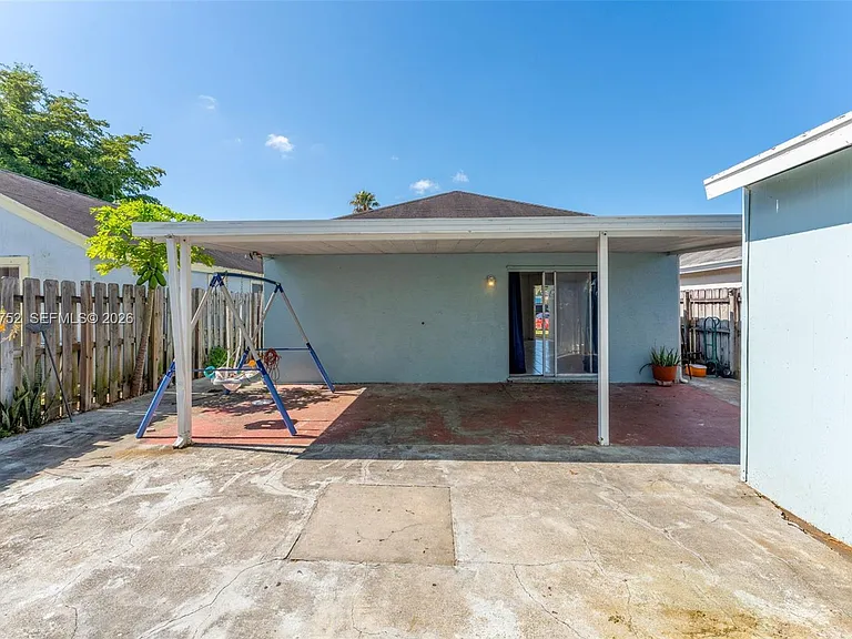 768 SW 9th St — Photo 20