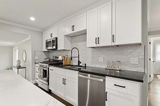 4th image of 107 New York St