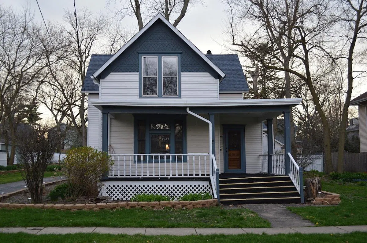 449 S Main Street — Photo 1