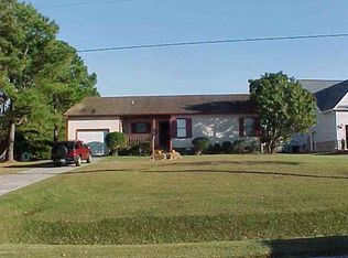 35 Arrowhead Dr, Hubert, NC 28539