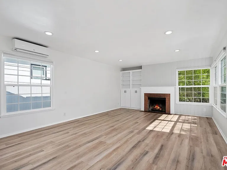 1019 Amherst Ave — Photo 6
