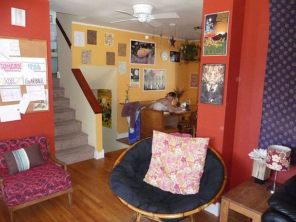 living rm looking to dining