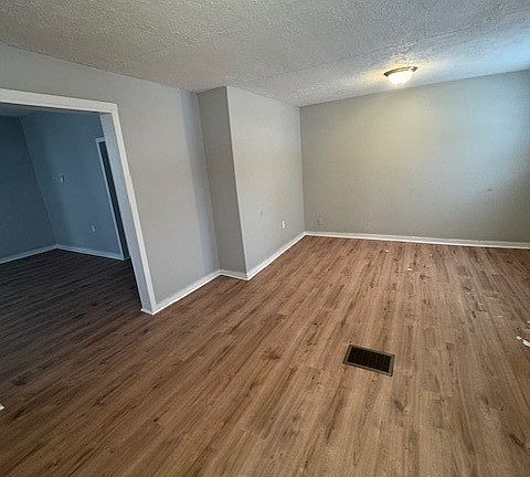 3rd image of 4203 Howlett Ave