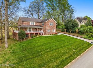 1002 Saint Johns Dr, Maryville, TN 37801