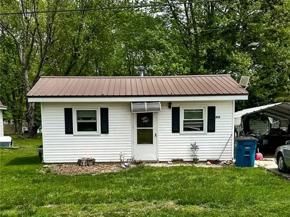 806 Liberty Ave, Newton, IL 62448